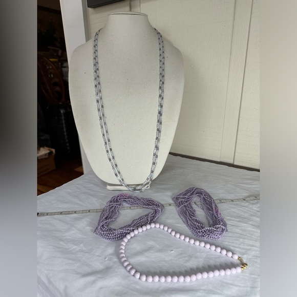 Group of 5 purple necklaces - Picture 2 of 8